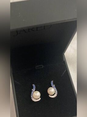 Levian Pearl Earrings w/ Blue &White Accents. Never worn. From Jared’s Jewelry
